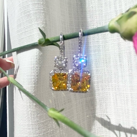 Yellow canary earrings - Picture 3 of 6
